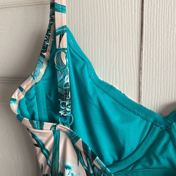 Milea Tropical Print One Piece Swimsuit - Picture 7 of 7